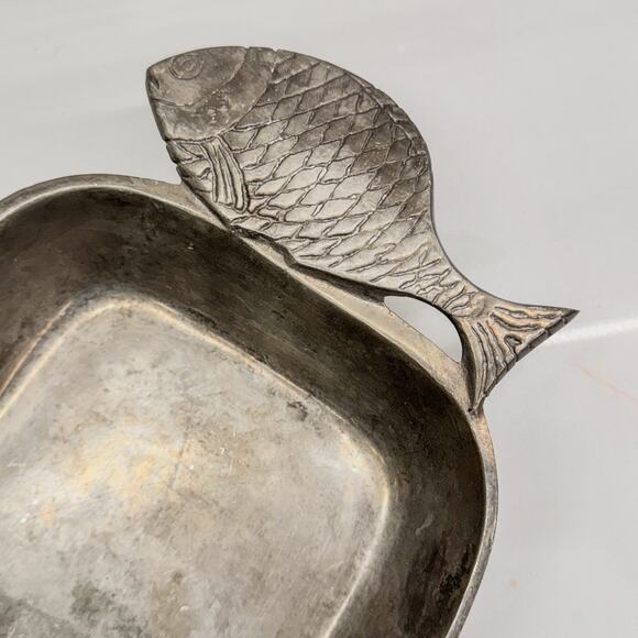 1970's Vintage Pewter Fish Handle Serving Platter/ Serving Dish, Unbranded - Picture 4 of 10